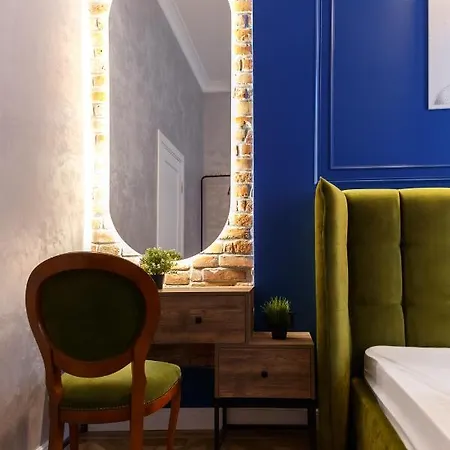 центр львова вул личаківська 5 площа ринок 2 кімнати ізольовані