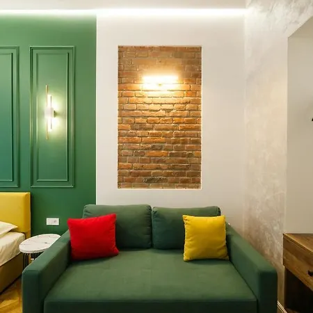 центр львова вул личаківська 5 площа ринок 2 кімнати ізольовані *