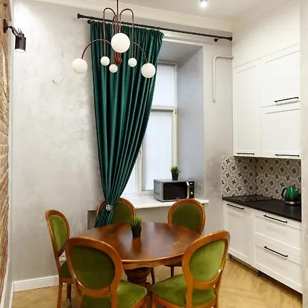 центр львова вул личаківська 5 площа ринок 2 кімнати ізольовані إلفيف