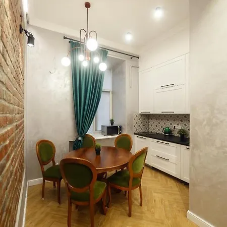 центр львова вул личаківська 5 площа ринок 2 кімнати ізольовані Leopoli