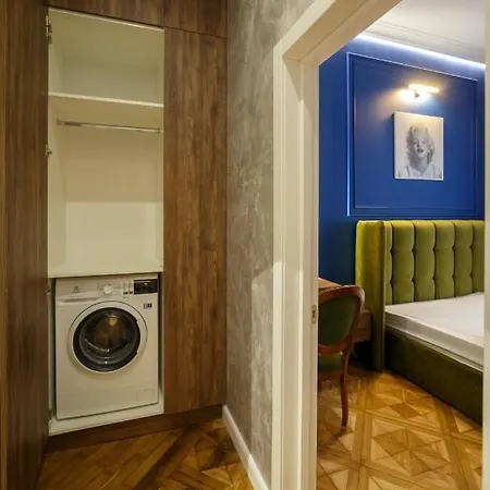 центр львова вул личаківська 5 площа ринок 2 кімнати ізольовані إلفيف