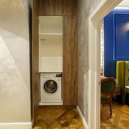 центр львова вул личаківська 5 площа ринок 2 кімнати ізольовані *