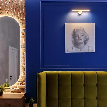 центр львова вул личаківська 5 площа ринок 2 кімнати ізольовані *