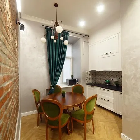 центр львова вул личаківська 5 площа ринок 2 кімнати ізольовані إلفيف