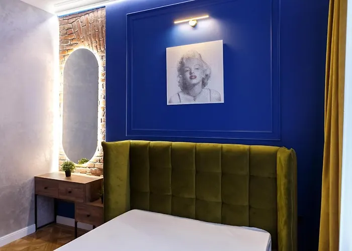 центр львова вул личаківська 5 площа ринок 2 кімнати ізольовані