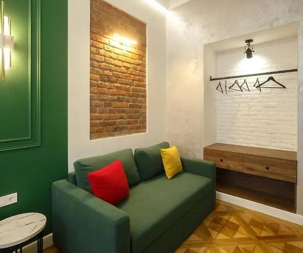 центр львова вул личаківська 5 площа ринок 2 кімнати ізольовані * إلفيف