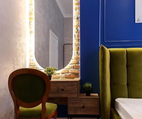 центр львова вул личаківська 5 площа ринок 2 кімнати ізольовані