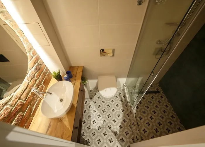 центр львова вул личаківська 5 площа ринок 2 кімнати ізольовані شقة إلفيف