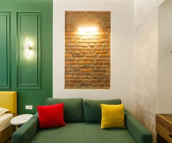 центр львова вул личаківська 5 площа ринок 2 кімнати ізольовані *