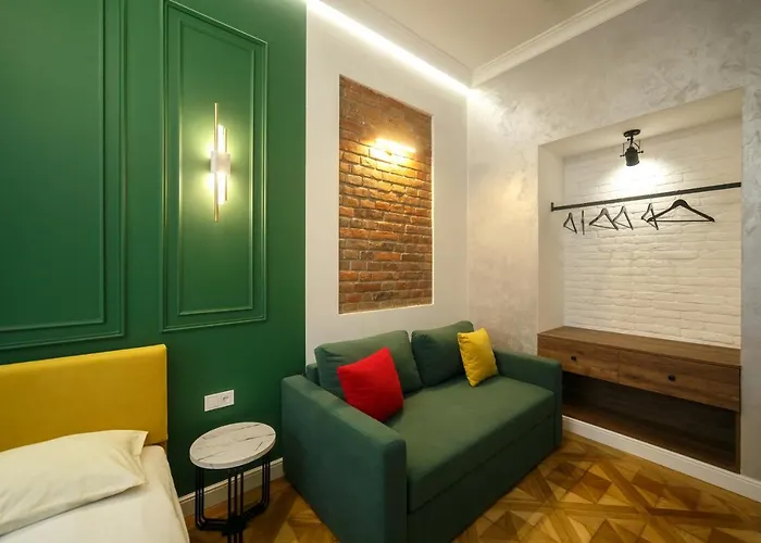 شقة центр львова вул личаківська 5 площа ринок 2 кімнати ізольовані