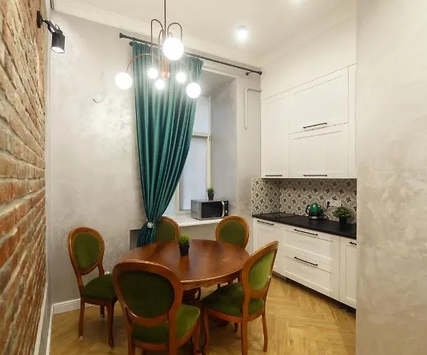 центр львова вул личаківська 5 площа ринок 2 кімнати ізольовані إلفيف