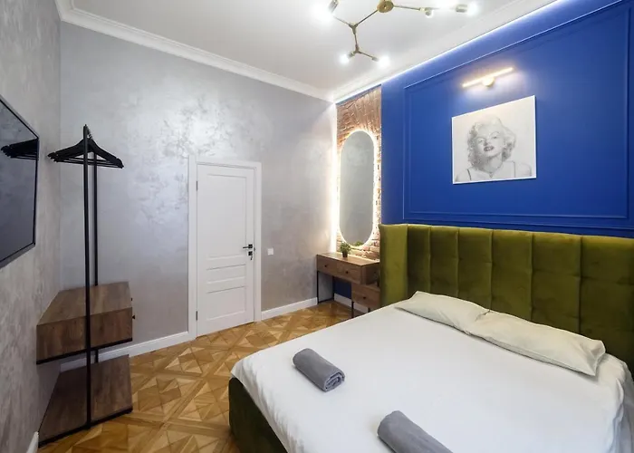 центр львова вул личаківська 5 площа ринок 2 кімнати ізольовані