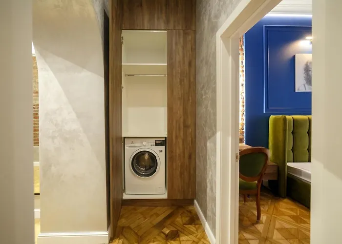 центр львова вул личаківська 5 площа ринок 2 кімнати ізольовані *