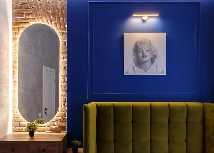 центр львова вул личаківська 5 площа ринок 2 кімнати ізольовані *