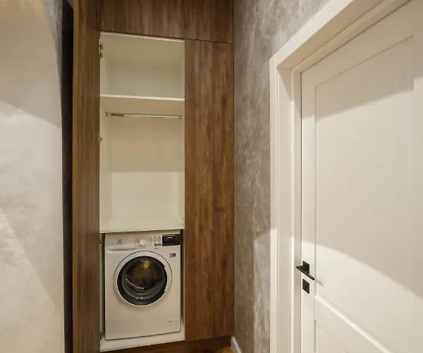 центр львова вул личаківська 5 площа ринок 2 кімнати ізольовані *